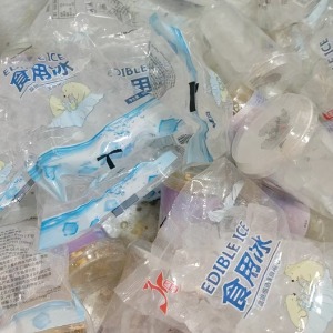 晶源小包装食用冰入驻便利店，让清凉随手可得。